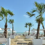 Апартаменты Seaside Bliss- Flat With View On The Pool