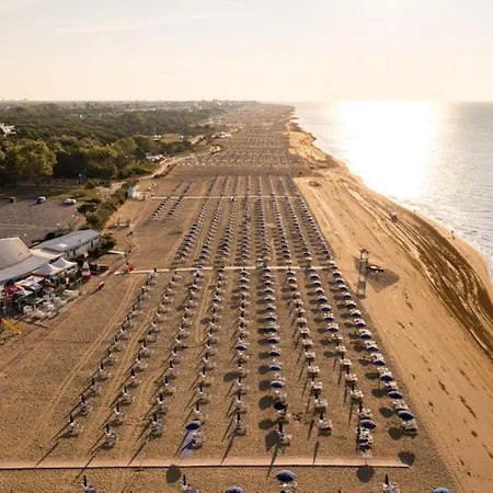 Seaside Bliss- Flat With View On The Pool Appartement Bibione