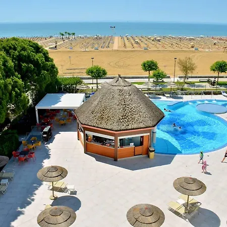 Seaside Bliss Flat With View On The Pool *