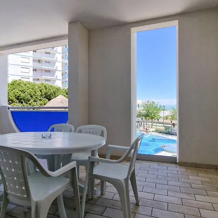 Seaside Bliss- Flat With Lovely Views 아파트 *