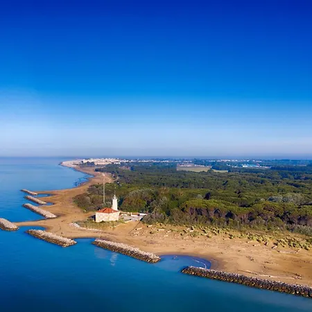 Seaside Bliss- Flat With Lovely Views 비비오네